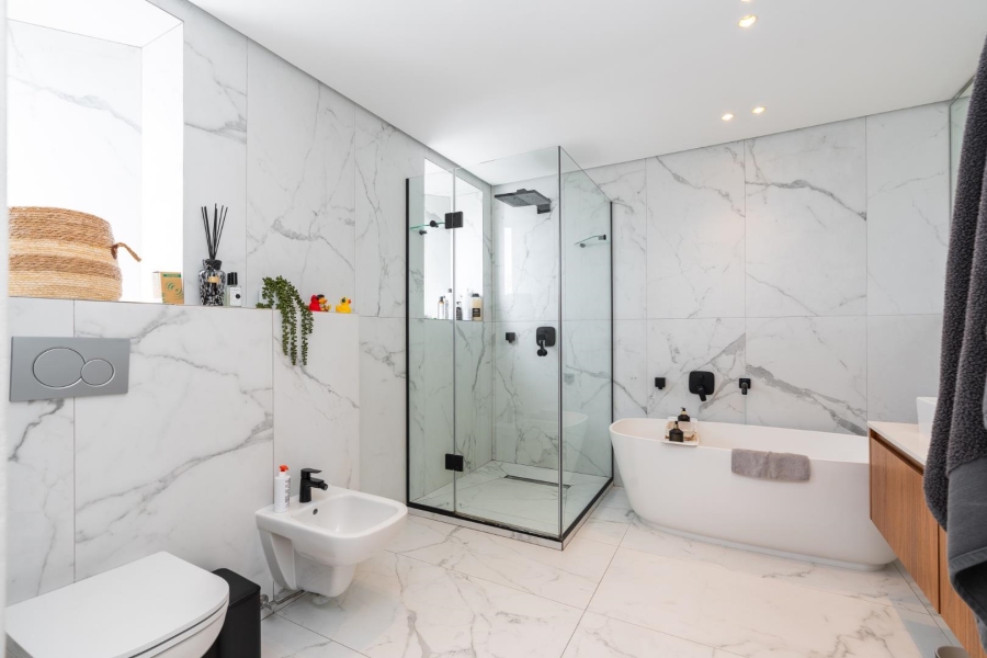 To Let 4 Bedroom Property for Rent in Fresnaye Western Cape